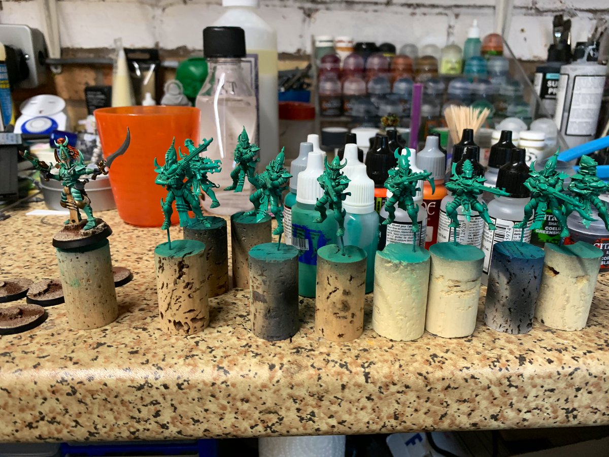 Warbringer11's tweet photo. Finished my test model I may go back when I do the other 9 to highlight the tabard thingy.
I’ve started the other ten. Colours down abs just need to recess wash and highlight armour before painting all the details.
#Warhammercommunity #Warmongers #drukhari #kabalite https://t.co/QMmGdCT7ZM