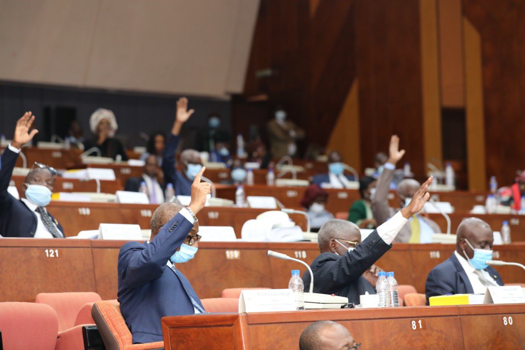 MPRiziculture's tweet photo. Yamoussoukro - Ce samedi 12 décembre 2020, le Ministre de la Promotion de la Riziculture, Gaoussou Touré a présenté  un projet de Loi de Finances portant budget du Ministère au titre de l’exercice 2021-2022. #CIV225 #GaoussouTouré #MPR 
#sessionordinaire2020
#LoiDeFinances2021 https://t.co/uQqewwpCmc