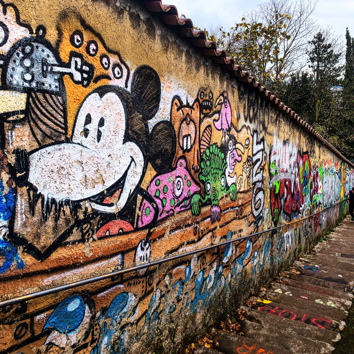 rom1jl's tweet photo. T A G S T A G R A M
.
.
.
#streetart #artderue #lyon #street #tag #tags #tagstagram #rue #colorful #route #instastreet #citylife #skyporn #cityscape #monlyon #instalyon #lyonjetaime #lyonmonamour #toplyonphoto #picoftheday #photooftheday #mickey #france #francemylove #igerslyon https://t.co/Iwy2ZK4WIq