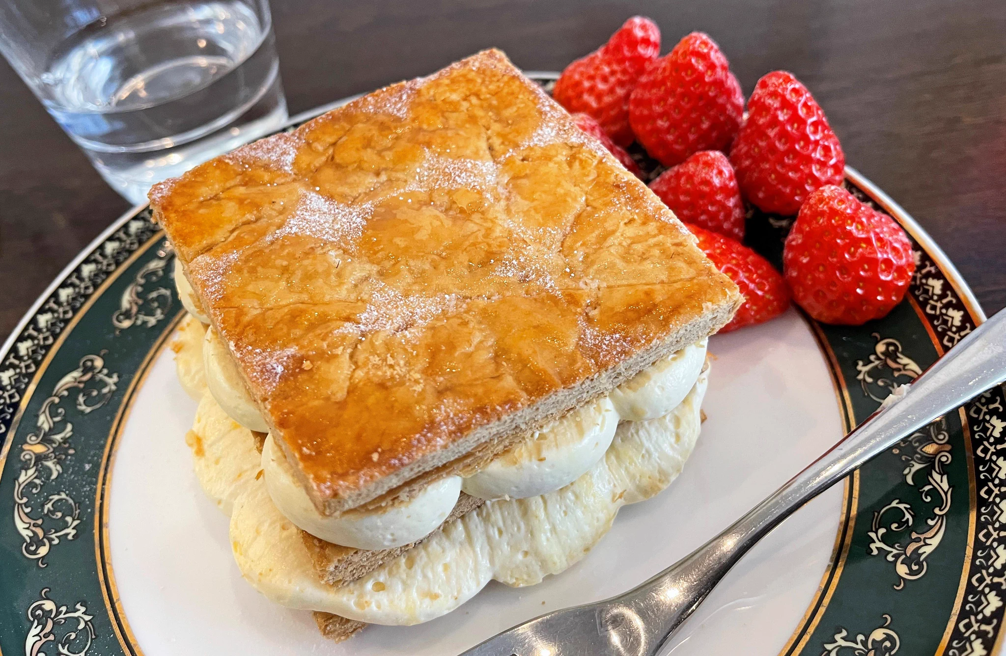 高田馬場駅から徒歩9分のリスカフェさんの気になるミルフィーユ。