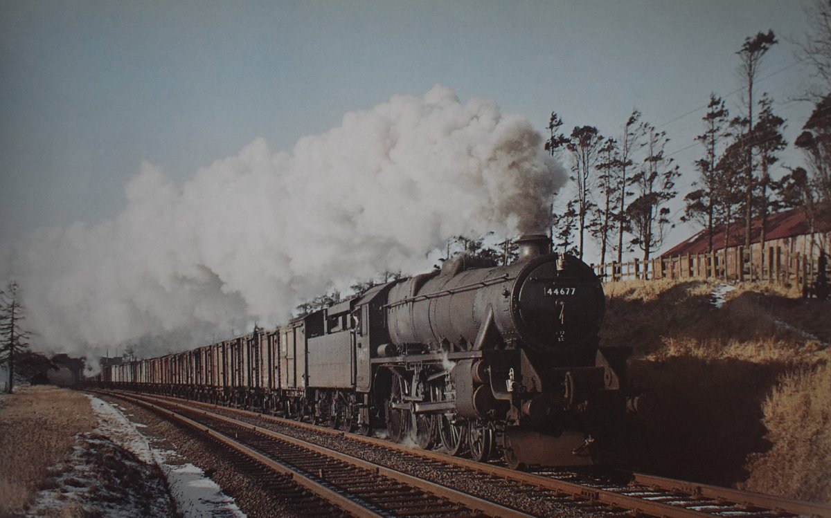 Black Five No 44677 with a up freight from Durran Hill (Carlisle) at Cotehill.
Date: 2nd February 1963
📷Photo by Robert Leslie.
#steamlocomotive #BlackFive #BritishRailways #1960s #Freight #train