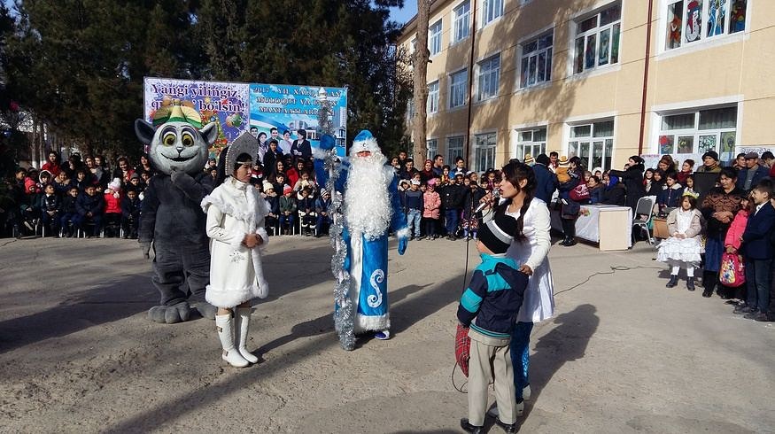 Узбекистана школа форма. Maktabga bitiruvchilari. Тошкентдаги кўргазма зали биноси қурилган йили. Мактаб проекты. Янги мактаб.