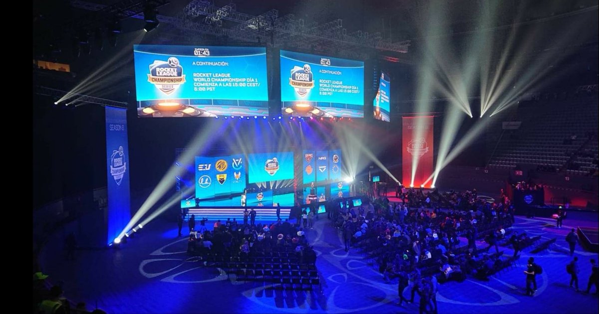 Jam_Casual's tweet photo. 1 whole year ago when the world was normal-ish. Take me back! #RocketLeague #RLCS8 #Madrid #Spain https://t.co/yEZ9q65V7f