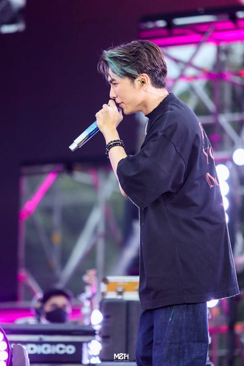 MewsuppasitTH's tweet photo. เฮ้ออออออ มุมไหนก็หล่อ~~ 😳
#MSSXBMMF11 https://t.co/tN447YJARs