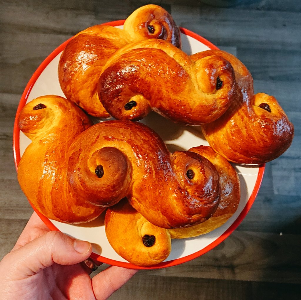 JoelSpicer's tweet photo. Happy St Lucy's Day! (Definitely my best buns yet) #carrythelight #santalucia #lussekatter https://t.co/VeUEI1Ug5a