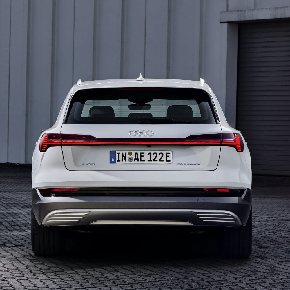 Take charge ⚡

Ordering the brand new Audi e-tron Estate is no hassle with Click&amp;Collect. Quick, contactless, effortless:

lookers.co.uk/audi/new-car/a…