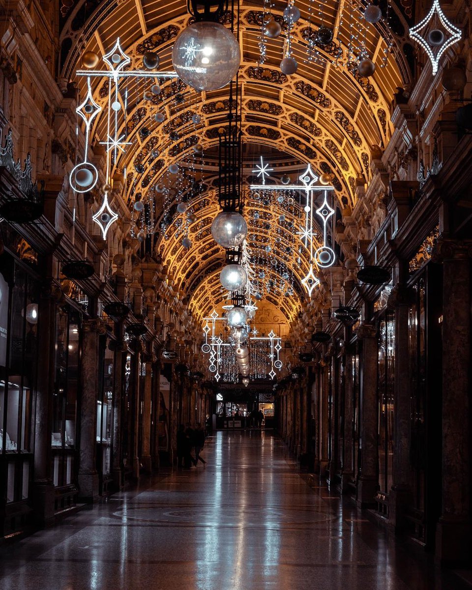 KingfisherVG's tweet image. Lovely Leeds ✨
There are so many festive spots in Leeds to choose from to do some Christmas shopping, which one is your favourite? 🎄
Reply below ⤵️

📸 likaragram/Instagram 
#Leeds #LeedsChristmas #Shopping