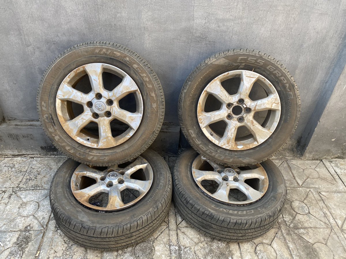 MastworldAutos's tweet photo. Tokunbo Tyre 225/65  and Tokunbo 17inch Rim

For all 5nuts vehicles 

Available for 20k per one...

Make person come buy the whole 4 https://t.co/72Llk2Vs2X
