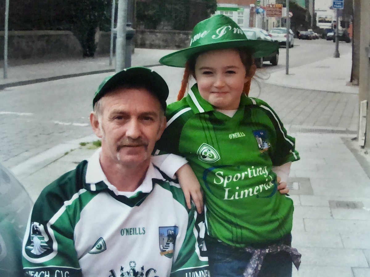 MurphyNikole's tweet photo. Today’s the day.   I think we should recreate this old gem 🤔      #FanWall https://t.co/VYoIT8PZdM