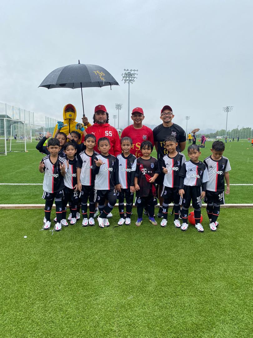 PapaQQs's tweet photo. Kejohanan Liga Jemputan Akademi Tunas Pahang
Keputusan Bwh 7 Tahun:
Johan TSS FC 'B'
Naib Johan TSS FC 'A' 
#AMDtakeover
#TSSFC 
#Grassroots
#grassrootsfootball 
#DenyutNadiAkarumbi 
#DNA https://t.co/0syL8TV8ZQ