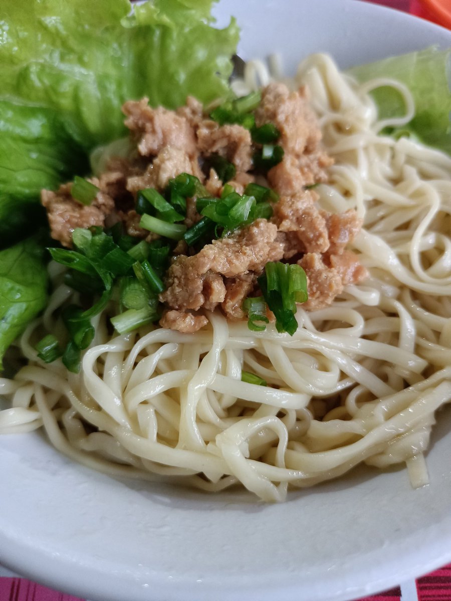 Kambesclan's tweet photo. #chickennoodle #yum #localculinary #foodie 🍜 https://t.co/JtTJyhTKI9