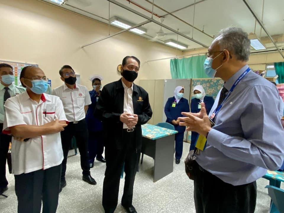 DGHisham's tweet photo. Laporan saintifik klinikal semasa, tempoh masa perintah pengawasan &amp; pemerhatian di Malaysia dikurangkan drp 14 hari kpd 10 hari. Ia terpakai bagi perintah pengawasan &amp; pemerhatian di pusat kuarantin yg diwartakan atau di tempat kediaman. Ia berkuatkuasa bermula 14 Dis 2020. 2/2 https://t.co/kn35Q0CMwq