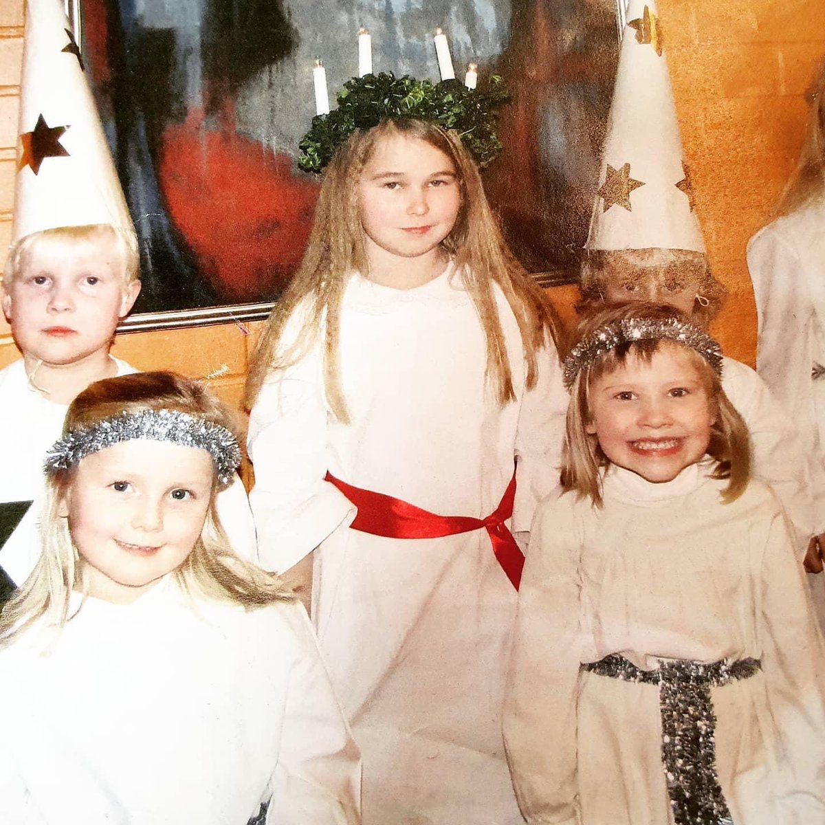 Hyvää Lucianpäivää! Lucia, tärnat ja stjärngosset joulukonsertissani n.10 vuotta sitten. Kyllä aika rientää🙈#trevligluciadag #hyväälucianpäivää