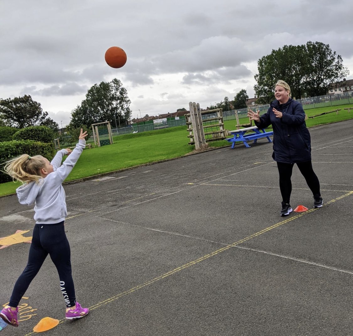 OakswayNetball tweet media