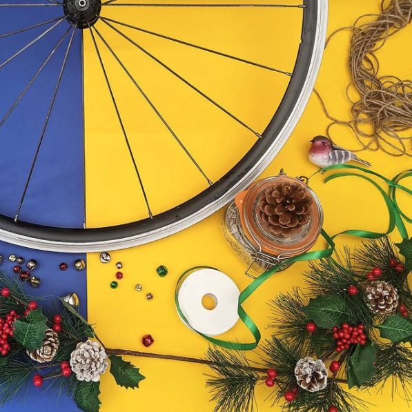 BebeBicyclette's tweet photo. 🚲🎄The annual Bike Wheel Wreath is go 🎄🚲. If you've got; a knackered wheel, some left over decorations, an unsuspecting neighbourhood with a holly bush, and a rainy afternoon to fill then I'll see you in a few hours!
.
.

#bikewheelwreath #cyclingcraft #bikeart https://t.co/rfXSTAWIO5