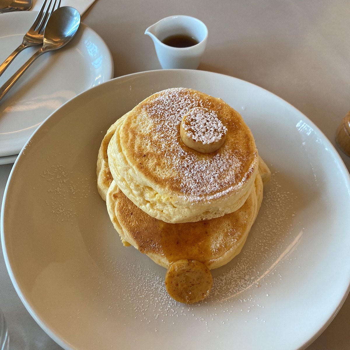 flowerlife_e's tweet photo. bills のパンケーキ🥞

上に乗っかってるのはバナナじゃなくてバターでした😳

ふわふわで美味しかったです💗 https://t.co/myyFM4DTcU
