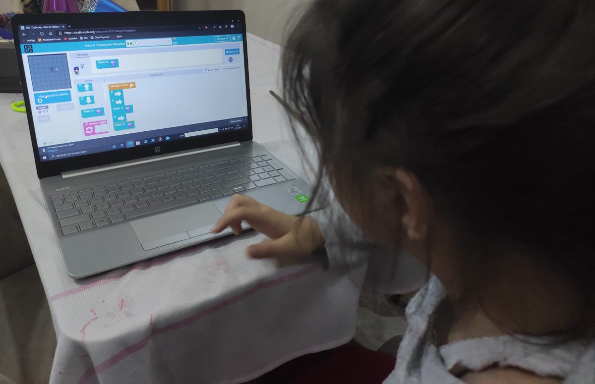 HarezmiKartal's tweet photo. Eğe Sanayi İlkokulu, Harezmi ile kodluyor 
#harezmiylekodluyoruz 
#HourOfCode 
@harezmimodeli @kartalmem https://t.co/oDvV7wNV1K