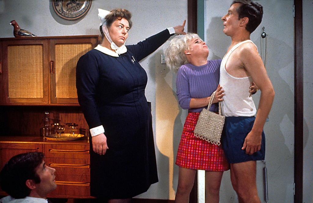 RetroYours's tweet photo. #AroundtheWorldin80Films
Today we take a short trip to Maidenhead, Berkshire; which posed as the hospital in Carry On Doctor.
Barbara Windsor was performing on stage in Worthing at the time, and would film Carry On by day, then travel by train ready for the evening performance https://t.co/uozNxKMJek