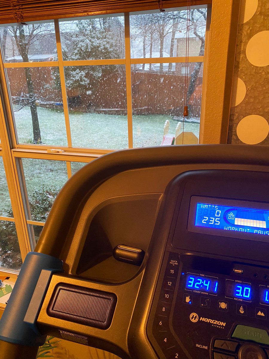 _auntbee's tweet image. My festive, snowy view for the @ArthritisFdn #JingleBellRun this morning! My first time finishing the 5k since I was diagnosed with psoriatic arthritis 4+ years ago 💪

So grateful for an awesome treatment plan and support system to make this happen!