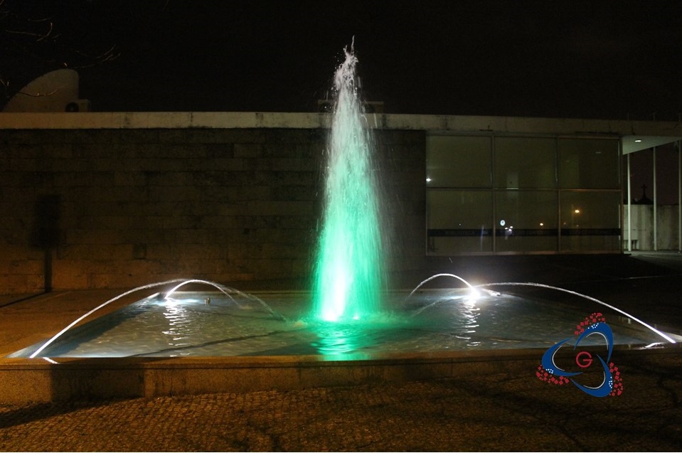 #Geiser_On
Mais uma obra da #Geiser_On para embelezar este Natal.
#fountain #water #cibernetic #agua #jogosdeagua #waterfountain #fonte #cibernetic