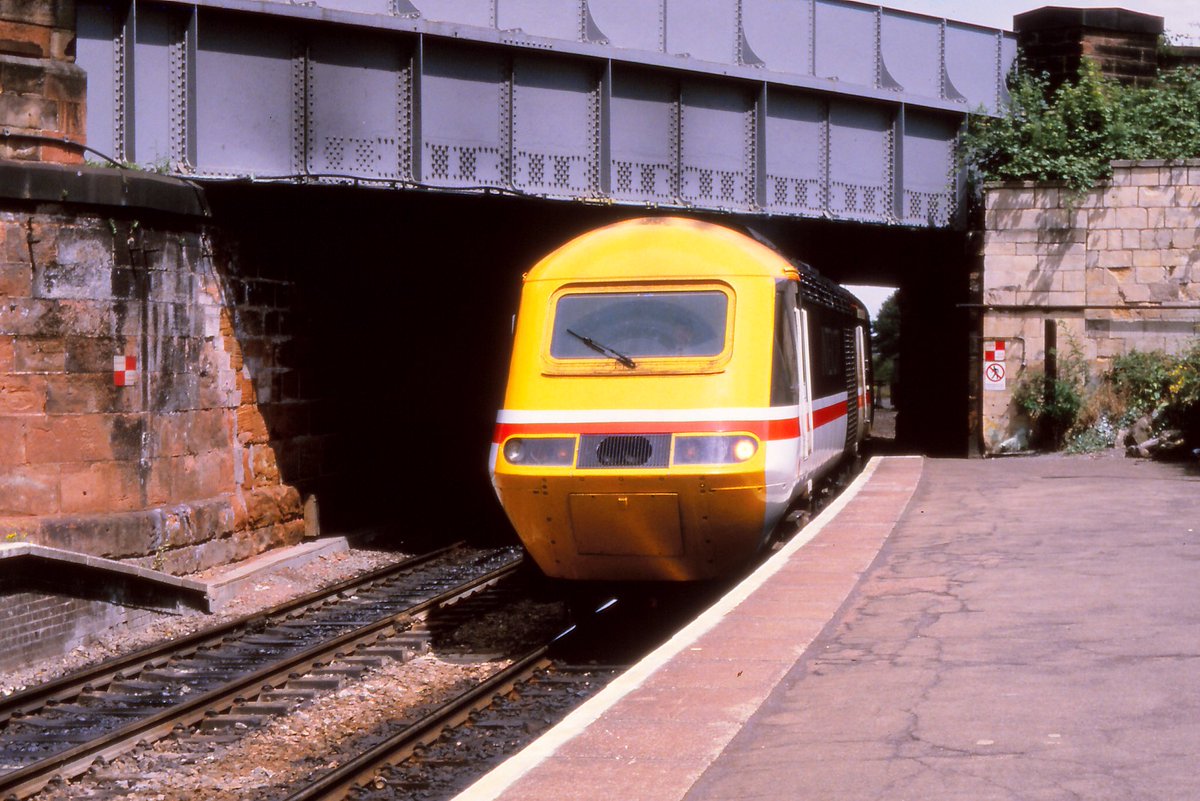 _doublearrow's tweet photo. A whole lot of #WarningYellow here as 43004 draws into Cheltenham Spa, July 1988; wonder if this was a trial for the converted DVT powercars (which one imagines didn't have enough lower skirt to satisfy the regulations)
https://t.co/qdtw0EOsDA https://t.co/IdMovZDPOx