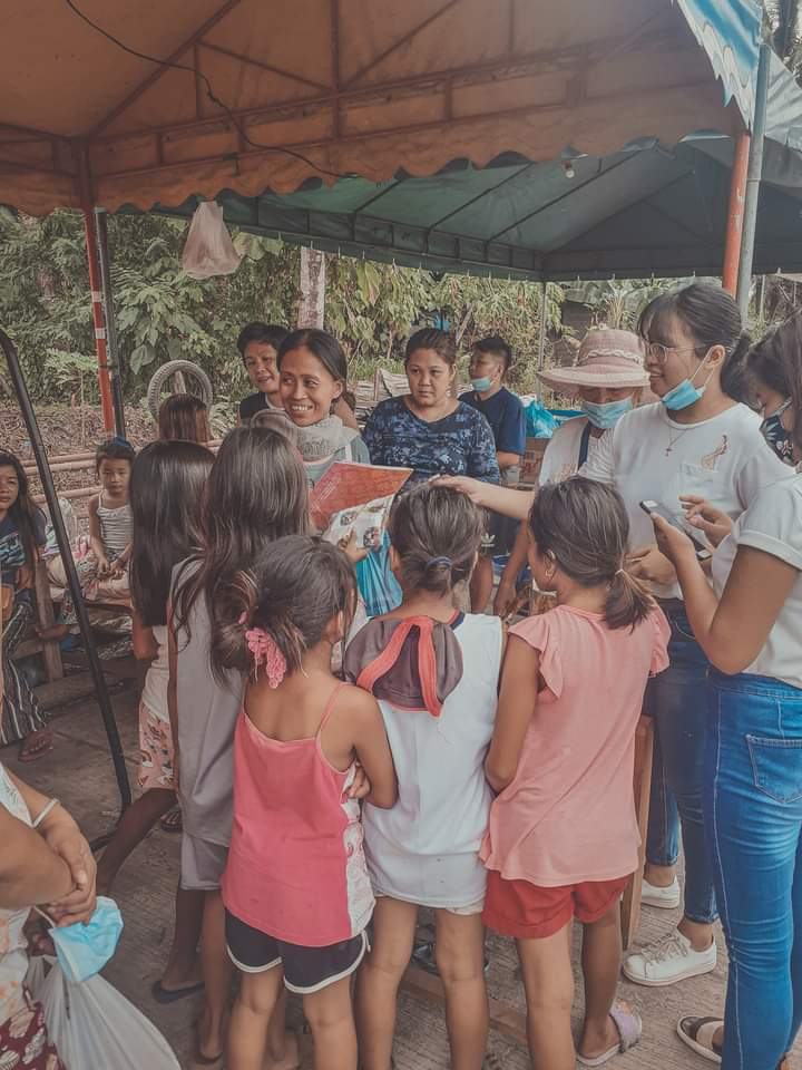 mej_kenneth's tweet photo. On December 11, 2020, the households of an area in Townsite, Pantukan was awakened, as an unknown fire blazes around the area which burned down each of their houses and were left with nothing but their families- https://t.co/IHGdHldNDp