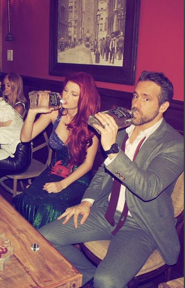 KookminTogether's tweet photo. Aniversário da maior pé de cana LKKKKKKKKKKKKKKKKKK “Vai um whisky aí”
Joe que lute pra aguentar os surtos
#HappyBirthdayTaylorSwift #TaylorSwift #HappyBDayQueen https://t.co/Q7AKB98qVG
