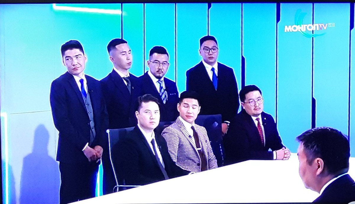 hatnaaS's tweet photo. Энэ хэд хоорондоо суучаасай... https://t.co/mkLMboWtcm