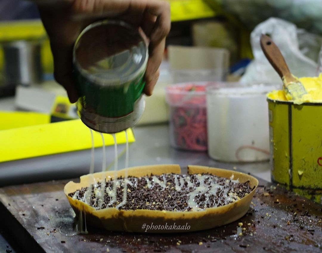 infotegal's tweet photo. Martabak (n) sejenis jajanan beraroma menggoda, di Indonesia sering digunakan untuk memperlancar komunikasi dengan calon mertua 😄

Mitos atau fakta ya ?

#Tegal #Slawi #infotegal #kulinertegal #tegalculinary https://t.co/v9nP4Fn3IG