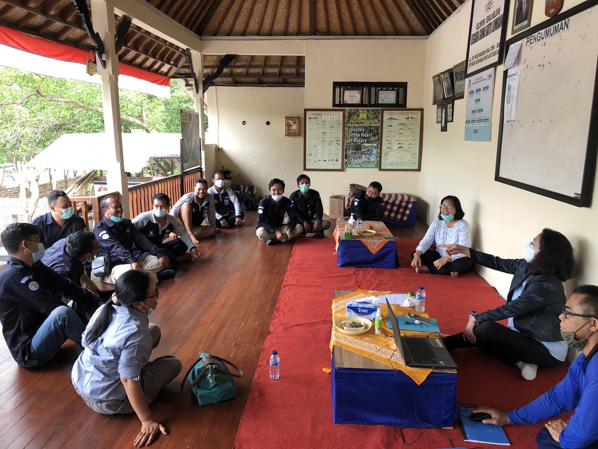 bppsdm_puslatkp's tweet photo. #MinaMania, bagi penyuluh tak ada hari libur. Mereka dgn ikhlas &amp; tulus mengabdi kepada masyarakat mendampingi pelaku utama &amp; usaha.

Semangat yg sama ditunjukan Kepala Puslatluh KP yg hadir di tengah penyuluh perikanan Kab. Denpasar beserta KUB &amp; Pokmaswas Batu Lumbang🔥 https://t.co/Avr1KomiqG