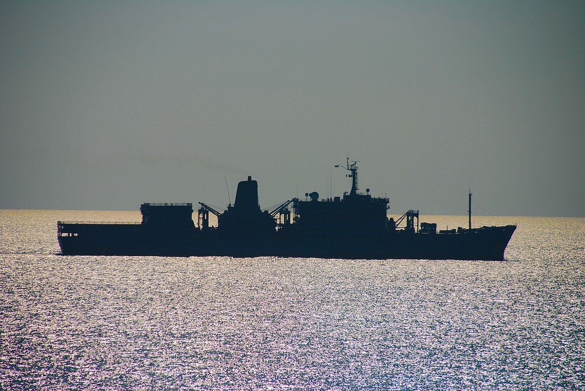 RfaNostalgia's tweet image. 8 years ago...men at work in @RFAFortVictoria during a RAS(S) with #RoyalFleetAuxiliary FORT ROSALIE in the Gulf of Aden #FlexibleGlobalReach #SendASignal