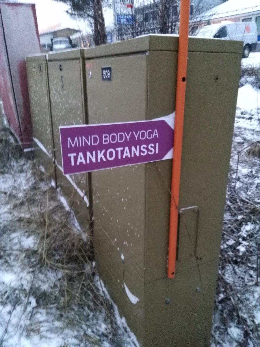 BackErkki's tweet image. Ei ollut ketään harjoituksissa, taitaa olla vapaita harjoitusaikoja. En uskaltanut kokeilla, epäilin tangon kestävyyttä #tornio #tankotanssi
