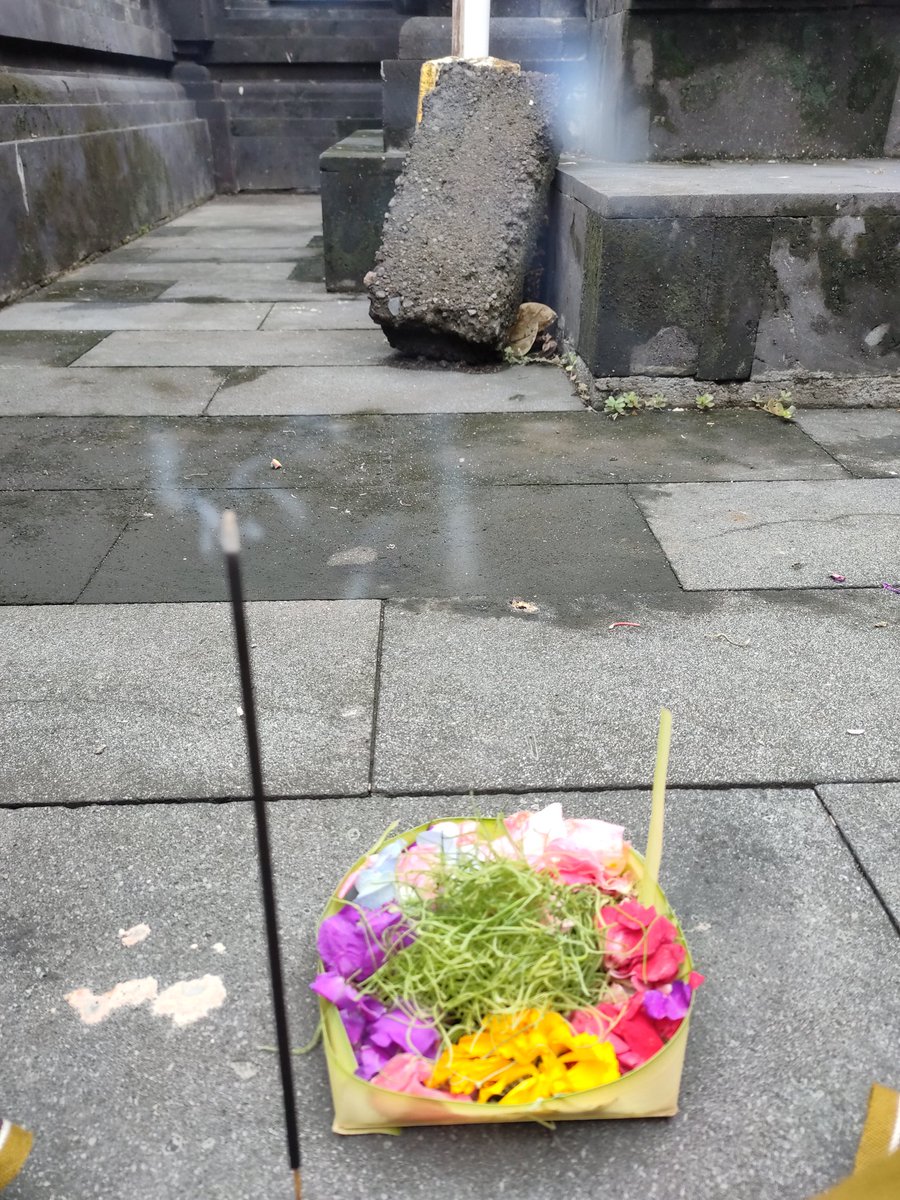 gede_agung's tweet photo. Just pray 🙏🙏 https://t.co/6qF0PKqD2b