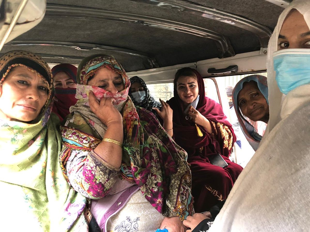 MaizaHameedMNA's tweet photo. Off we go to #minra Pakistan #MaryamNawazLahoreRally https://t.co/Stu15yL1Ga