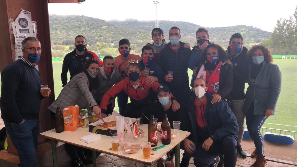 Y las penas con pan...ya saben @MimiBoza @joaquinperezmor <a href="/CukoFructos/">Juan Antonio Fructos</a> @JoseEfrenSancha @ismaelsf4x4 <a href="/SergioMidgley6/">Sergio Fernández</a> <a href="/gonzacr10/">Gonzalo</a> <a href="/jr_abades/">Aba</a> #NoSomosUnClubSomosUnPueblo