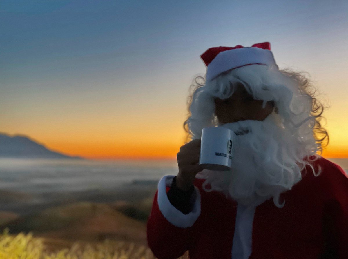 shotamatsuoka3's tweet image. EVOLEランダムボックス販売終了🎁
今年も1日で予定の100個に到達しました。ご注文頂いた皆様ありがとうございます。
後はマツタクロースが準備をするだけ。
鬼の梱包作業頑張ります🔥
お届けはクリスマス頃になりますので、楽しみに待ってて下さいね🎅
#EVOLE 
#ランダムボックス
#マツタクロース