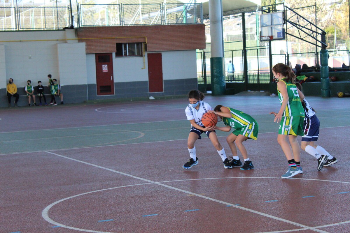 SjPbasket's tweet photo. Paso a paso de un lucha en Minibasket 😂😂😂 

#NosEncantaElMini
#NosEncantanNuestrosMini
#VamosSJP https://t.co/NCgNOTeH2o