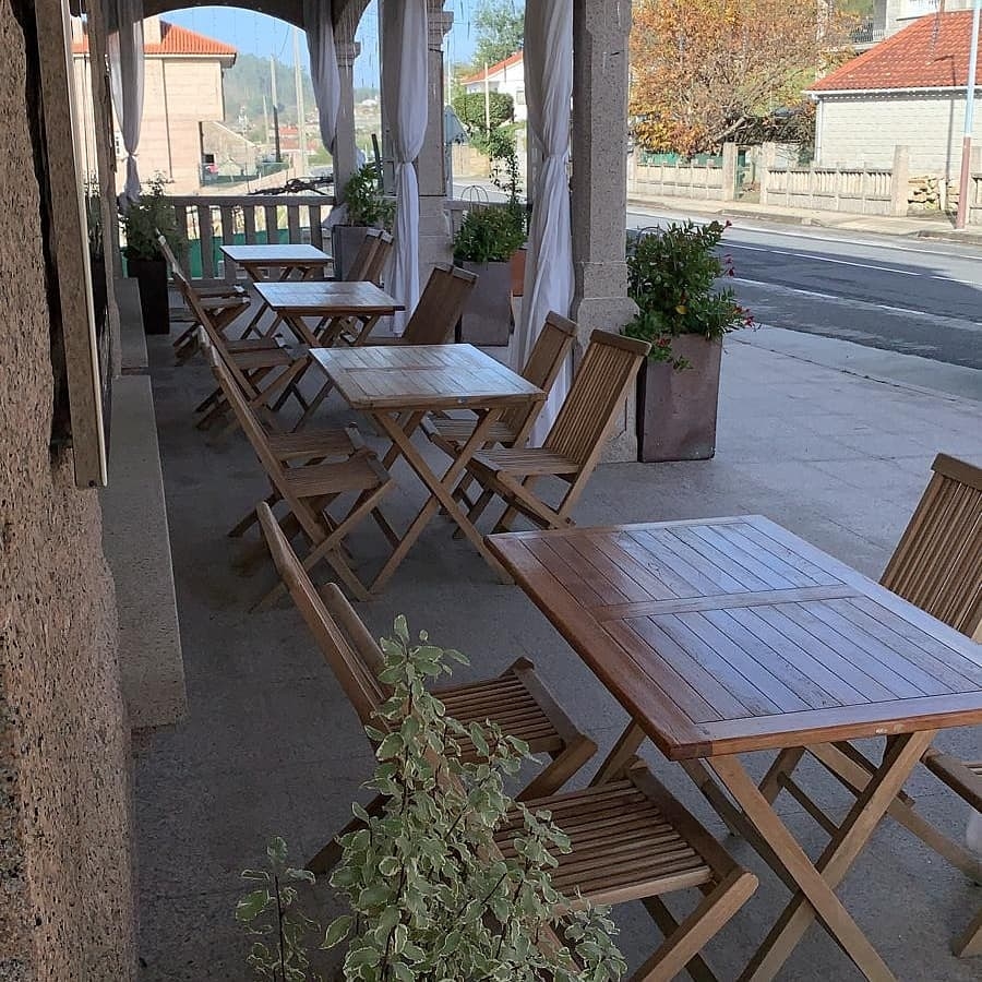 Un albariño o un Mencía?

Os esperamos un domingo más tanto servicio de terraza como en interior, siempre cumpliendo las restricciones impuestas por la Xunta.

#assetecampas #alojamientorural #taperia #restaurante #meaño #galicia #riasbaixas #takeaway