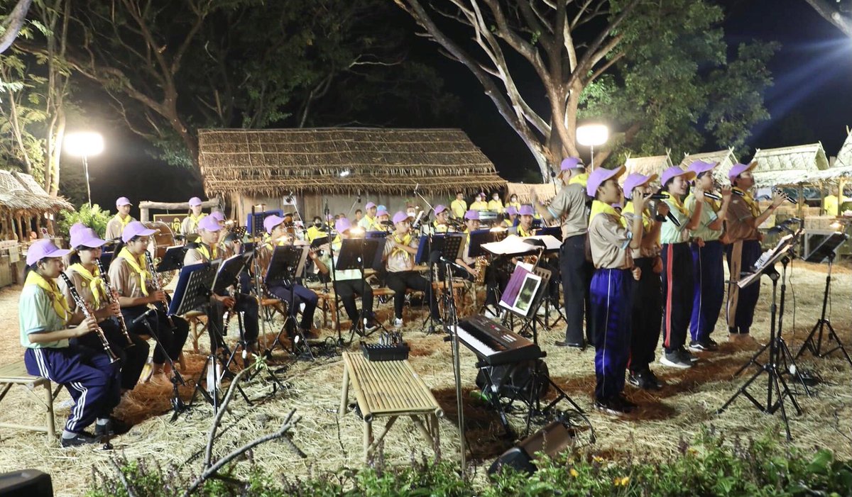 WassanaNanuam's tweet photo. “ร.10” เผย ทรงเสียพระทั��
ที่สมัยเด็กๆไม่ยอมเรียน ดนตรี
ทั้งๆที่ “ในหลวง” ร.9
 “นักดนตรีชั้นยอด มาสอนด้วยพระองค์เองตัวเองแล้ว”
จน ปัจจุบันนี้ ก็ยังเล่นดนตรีไม่ได้
ท่านเคยบอกว่า เราควรจะมีงาน��ดิเรก แต่ก็ไม่เอา
ก็มาเสียใจทีหลัง
ทรงแนะเยาวชนฝึกความสามารถพิเศษ
https://t.co/9yOsdIVvL3 https://t.co/V6Qnh6dOG1