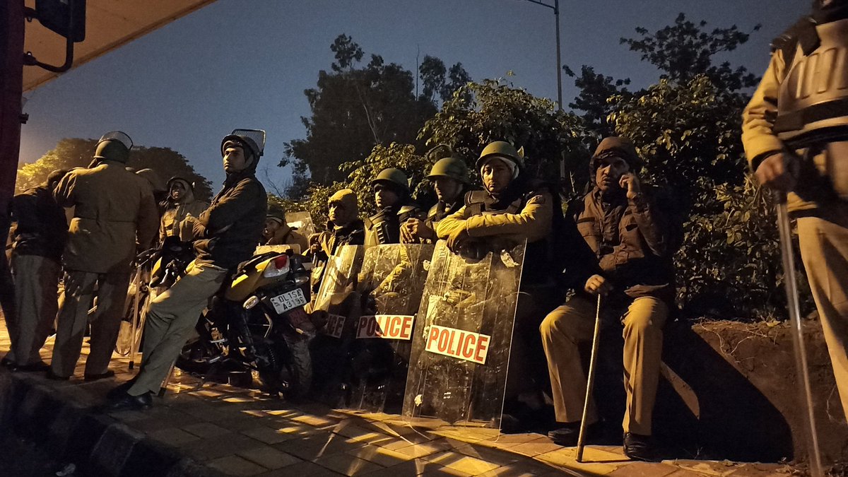 shadabmoizee's tweet image. 13 December 2019.. Jamia Millia Islamia.. Ek aandolan ki shuruat.. 
PC- SM.. 
#CAA_NRC_Protests #JamiaMilliaIslamia