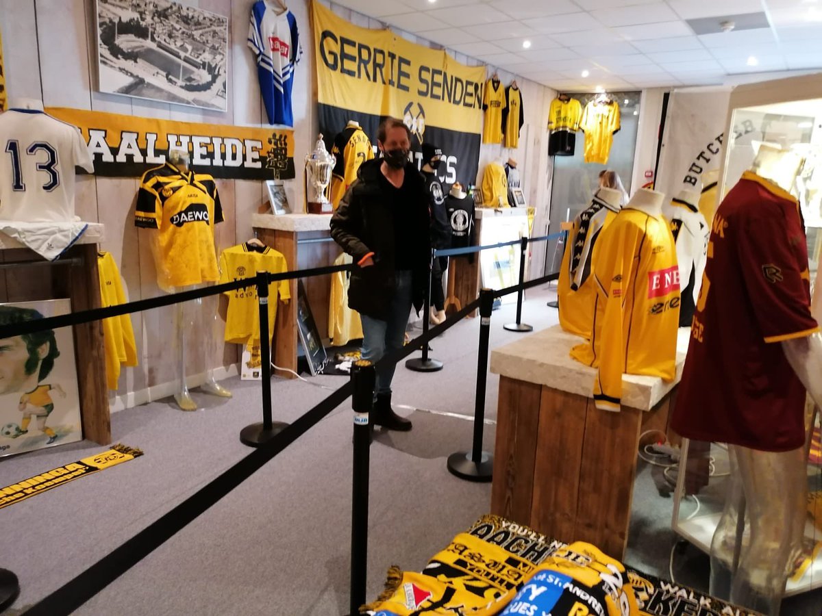 RShirtmuseum's tweet image. @GerSenden was vanmorgen officieel de eerste bezoeker van het @rodajckerkrade (pop up)museum! #rodajcmuseum #rodashirtmuseum #rodajckerkrade #tryoutday