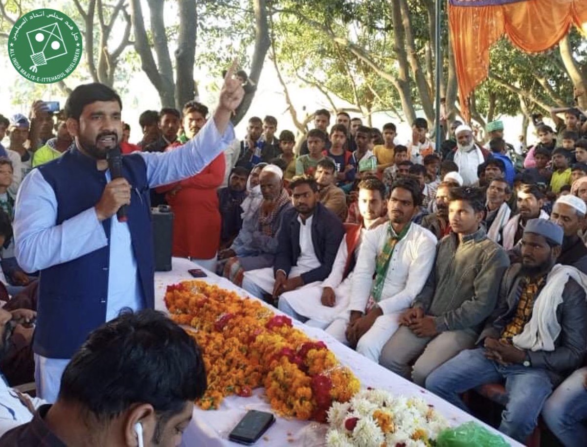 Zeeshan6523's tweet photo. बहराइच #मटेरा विधानसभा के परसा कोदी खां गांव में चौपाल सभा की जिसमें कार्यकर्ताओं से संगठन मजबूत करने पर जोर दिया व आने वाले पंचायत चुनाव और विधानसभा चुनाव के लिए तैयार रहने को कहा गया मजलिस उत्तर प्रदेश में पूरी ताकत से चुनावी मैदान मे होगी।
@imShaukatAli https://t.co/HG2ylyg9bB