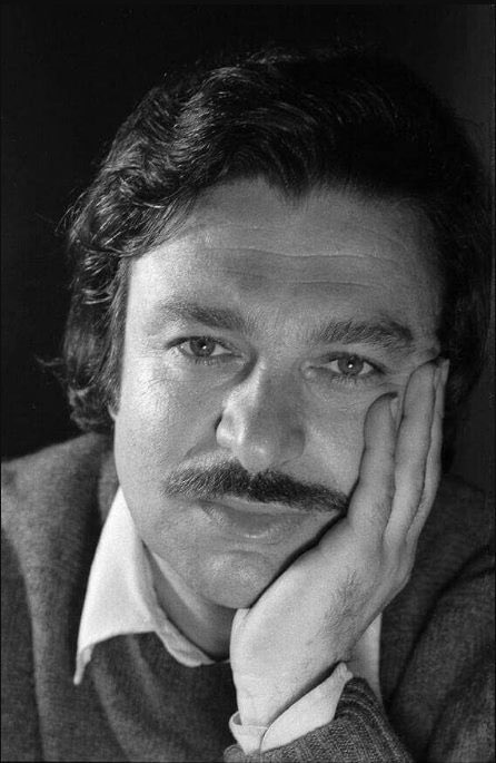 “ Beni hemen anlamalısın, çünkü ben kitap değilim; çünkü ben öldükten sonra kimse beni okuyamaz, yaşarken anlaşılmaya mecburum..”

 #OğuzAtay
#13Aralık1977 🙏🏻