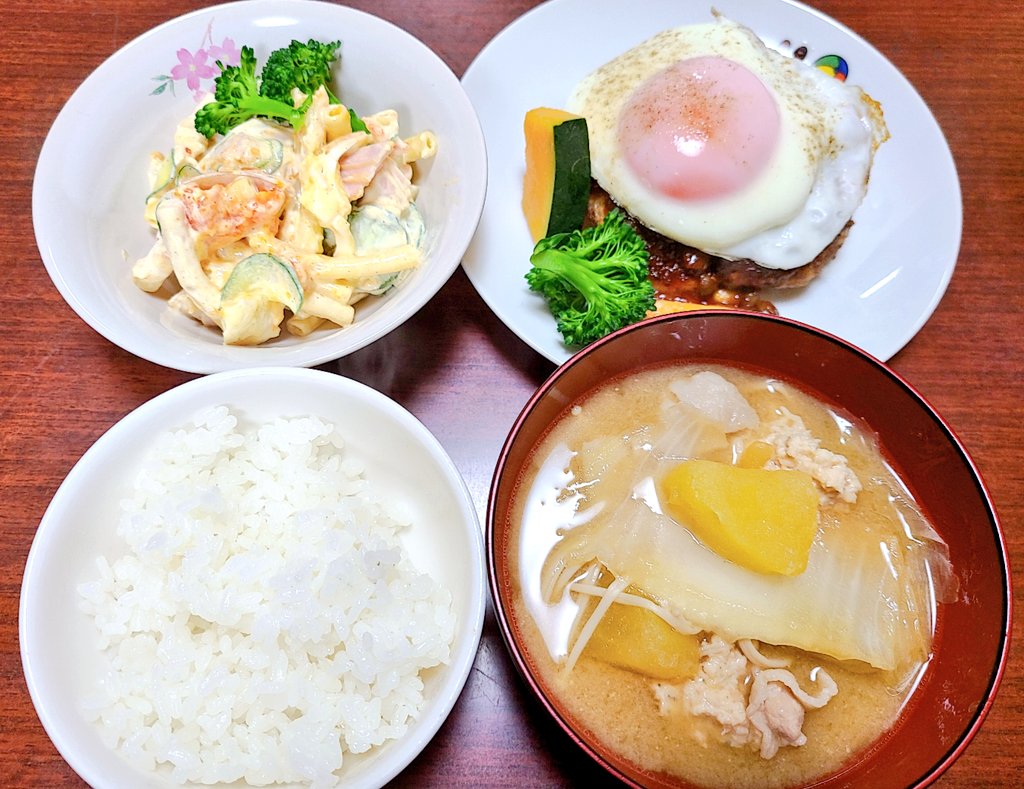 夕飯のメニュー☺️豚汁にサツマイモ美味しいよね〜🥺❤ 