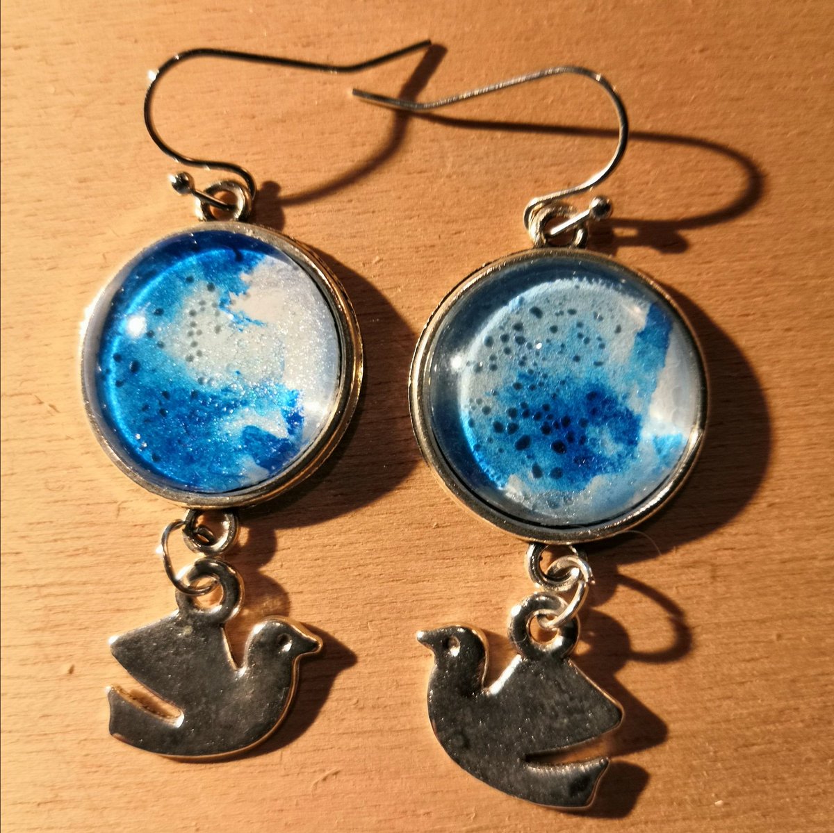 Petitmondedeve1's tweet photo. Les #boucleoreille sont parmi mes bijoux préférés
#aquarelle #watercolour #unique #bijoux #faitmain #cotedazur #handmade #artisanat #art #myart #createurs #bijouxpoétiques #bijouxfantaisie #creoles #dormeuses ©venise https://t.co/877zEMRXFa