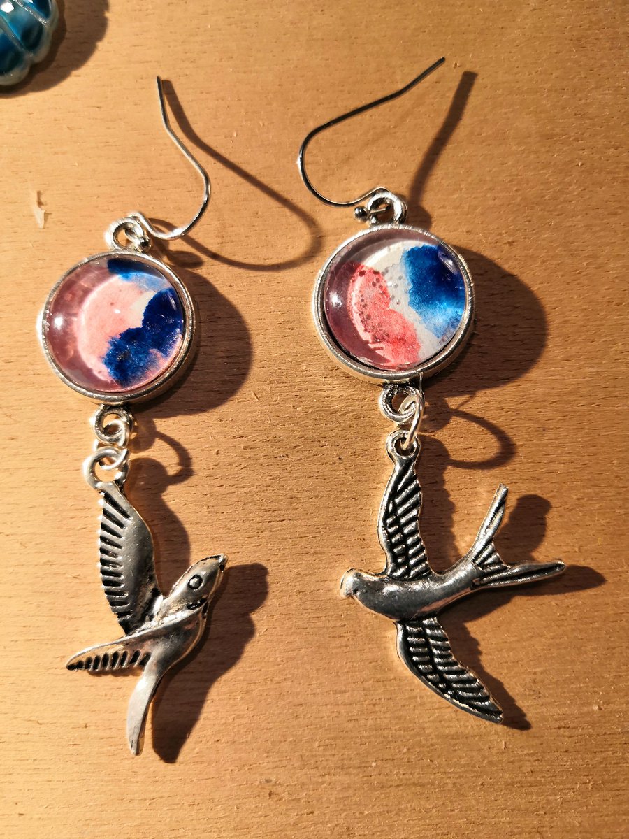 Petitmondedeve1's tweet photo. Les #boucleoreille sont parmi mes bijoux préférés
#aquarelle #watercolour #unique #bijoux #faitmain #cotedazur #handmade #artisanat #art #myart #createurs #bijouxpoétiques #bijouxfantaisie #creoles #dormeuses ©venise https://t.co/877zEMRXFa