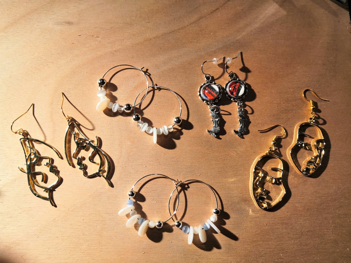 Petitmondedeve1's tweet photo. Les #boucleoreille sont parmi mes bijoux préférés
#aquarelle #watercolour #unique #bijoux #faitmain #cotedazur #handmade #artisanat #art #myart #createurs #bijouxpoétiques #bijouxfantaisie #creoles #dormeuses ©venise https://t.co/877zEMRXFa