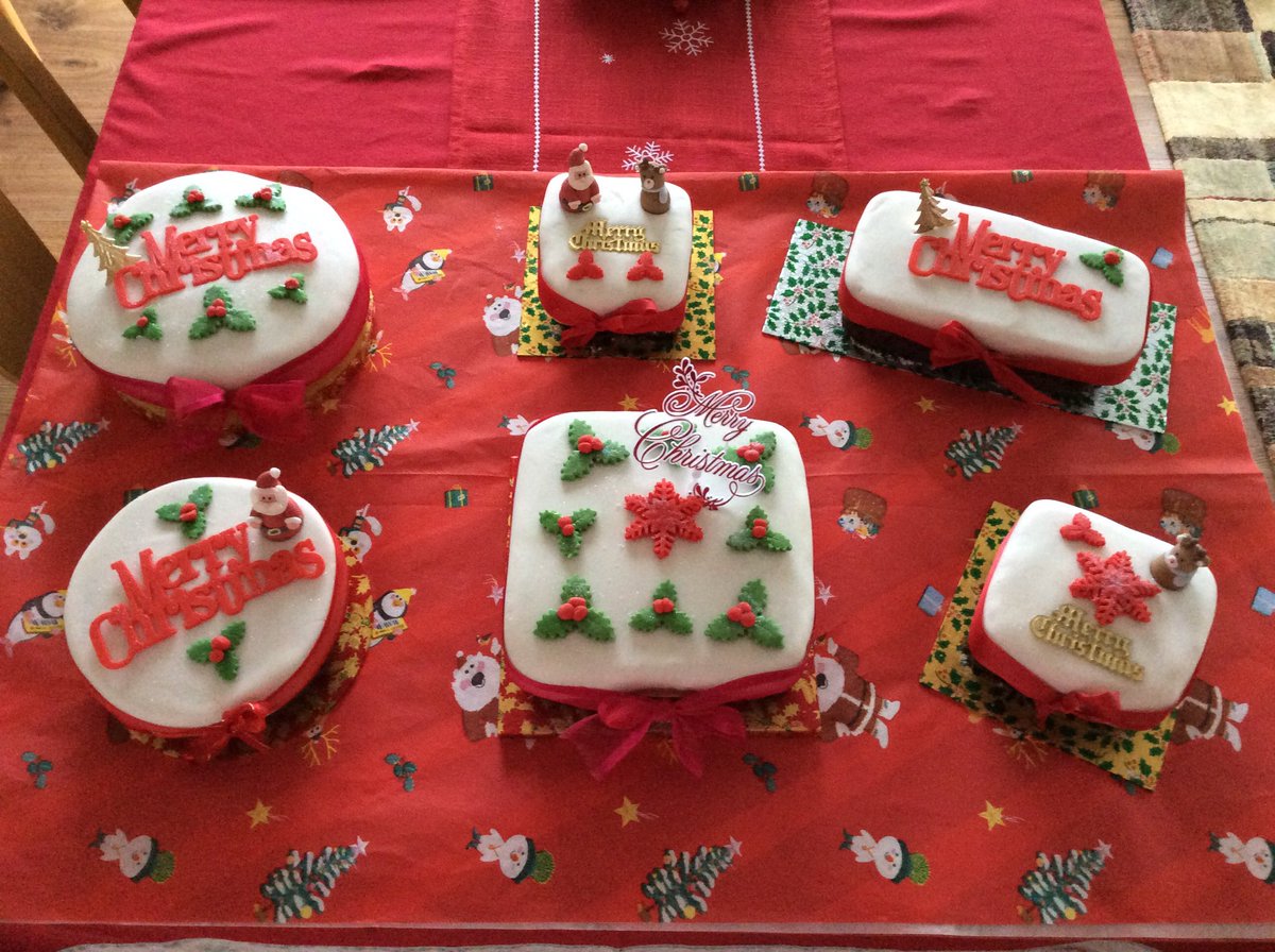 ainsworth40's tweet photo. Final Christmas presents finished #merrychristmas #christmascake #homemadecakes https://t.co/K9f9zxKij3
