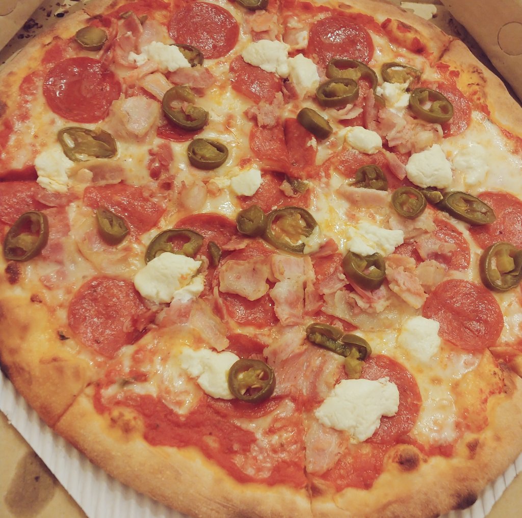 #ビザマニア
#バンコクの美味しいピザ
#バンコクイタリアン
2枚食べれたかも。