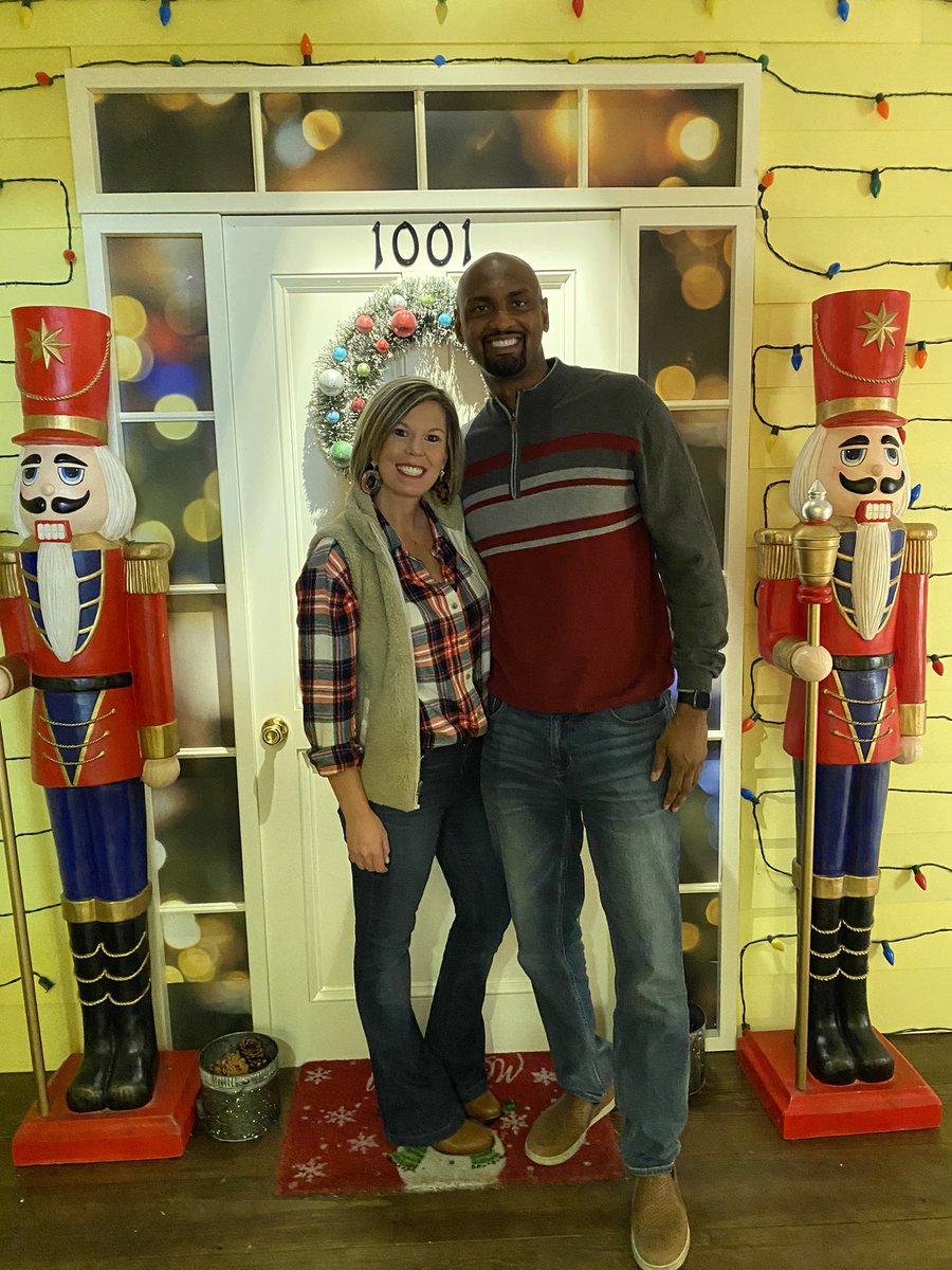 ccmrmsthrash's tweet photo. ✨MERRY & Bright✨
A little fun at @DallasFarmer and #snowdaydallas 🎄���️🤗 https://t.co/IUwR4hAxWC
